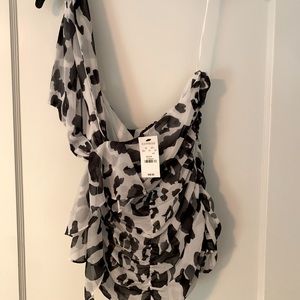 One shoulder Black and White Express Top